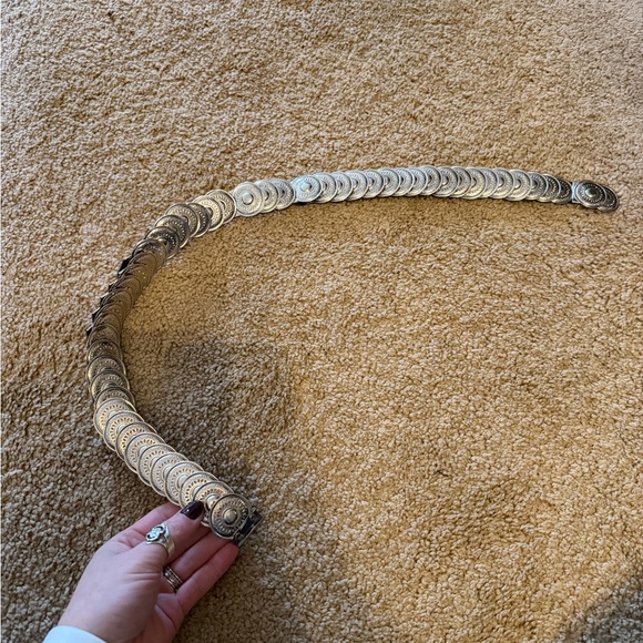 VINTAGE metal medallion belt - Picture 4 of 4